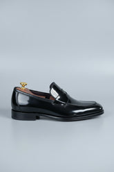 Black patent leather tuxedo shoes with sleek design for formal events.